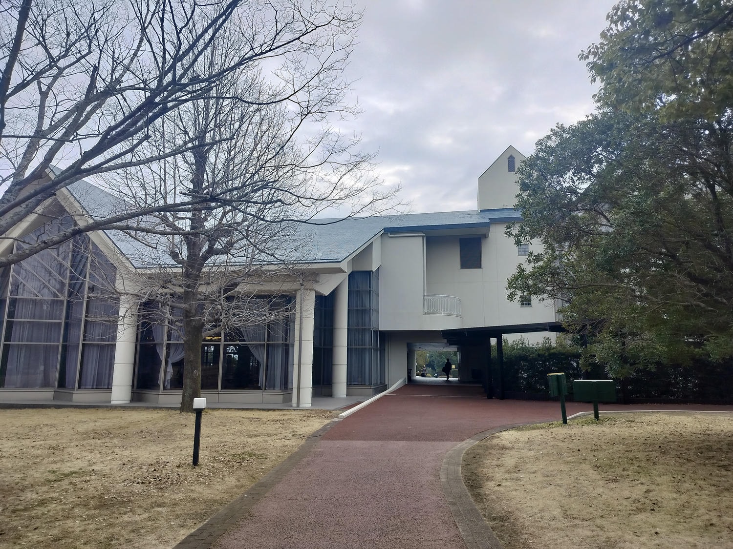 近畿三重旅遊┃親子最愛!!夢想的賽車牆面「主題鈴鹿賽車場飯店」直通賽車場樂園 天然溫泉自助早晚餐超豐富 免費停車