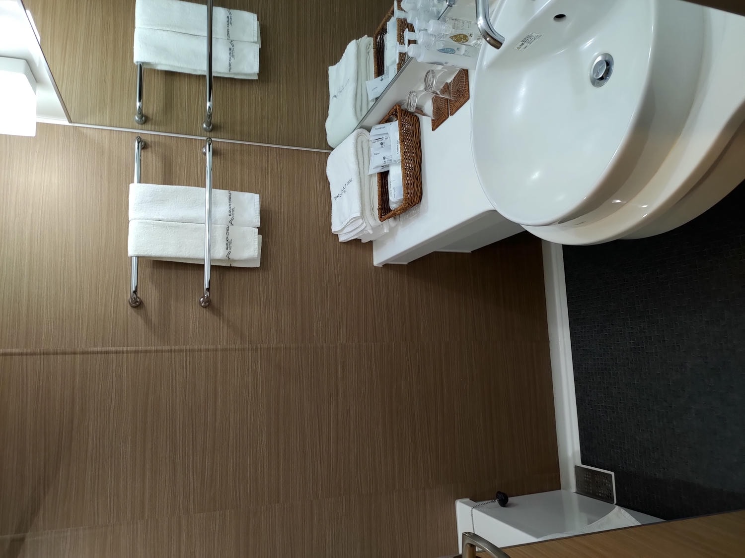 近畿三重旅遊┃親子最愛!!夢想的賽車牆面「主題鈴鹿賽車場飯店」直通賽車場樂園 天然溫泉自助早晚餐超豐富 免費停車