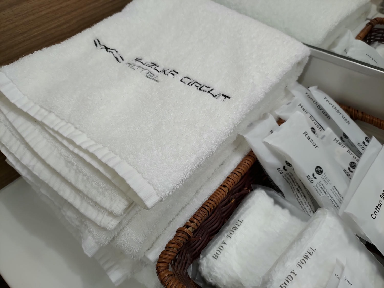 近畿三重旅遊┃親子最愛!!夢想的賽車牆面「主題鈴鹿賽車場飯店」直通賽車場樂園 天然溫泉自助早晚餐超豐富 免費停車