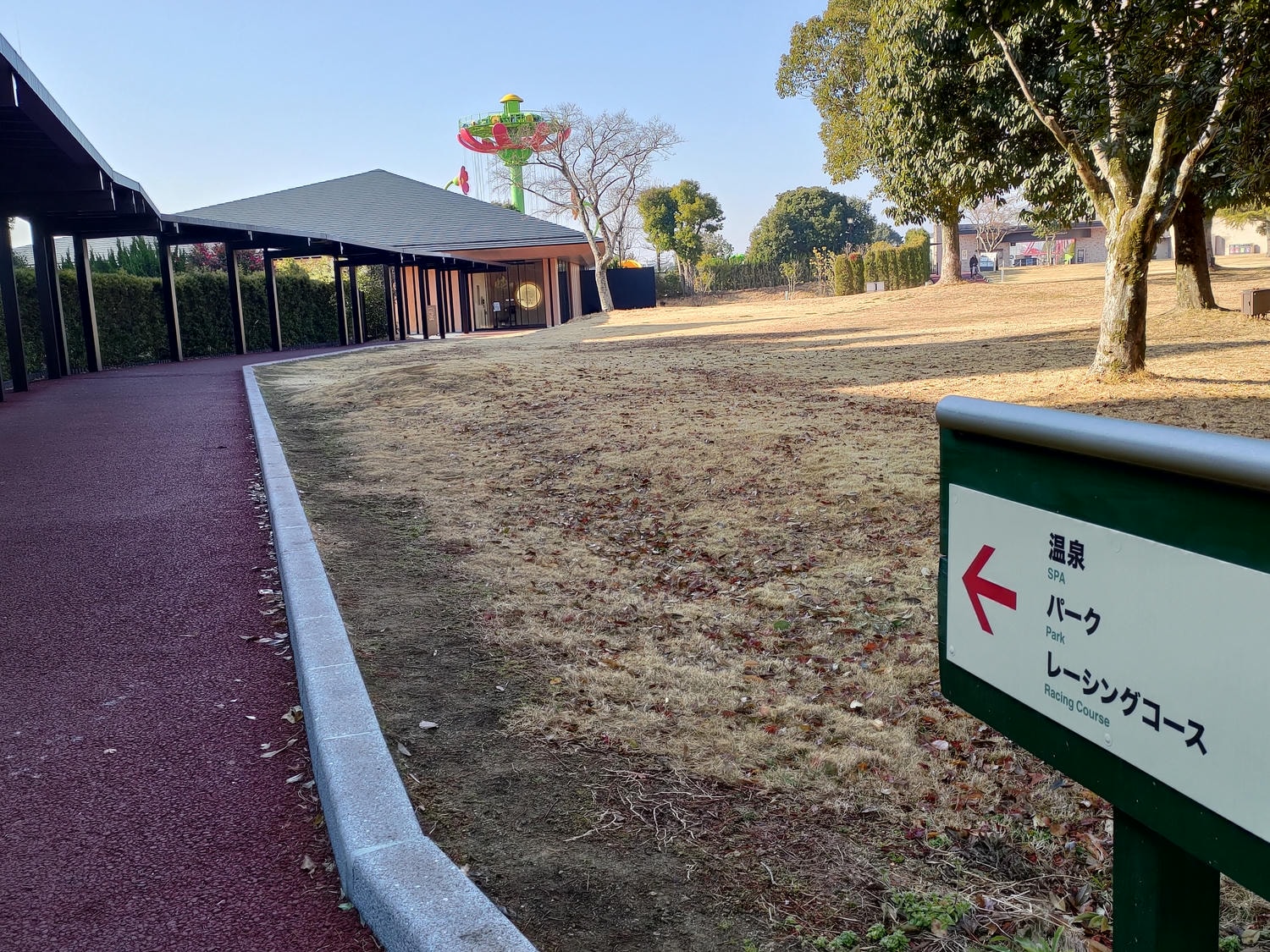 近畿三重旅遊┃親子最愛!!夢想的賽車牆面「主題鈴鹿賽車場飯店」直通賽車場樂園 天然溫泉自助早晚餐超豐富 免費停車