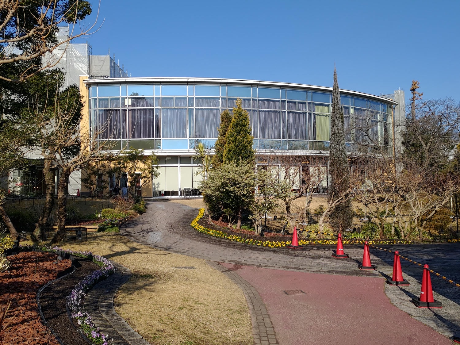 近畿三重旅遊┃親子最愛!!夢想的賽車牆面「主題鈴鹿賽車場飯店」直通賽車場樂園 天然溫泉自助早晚餐超豐富 免費停車