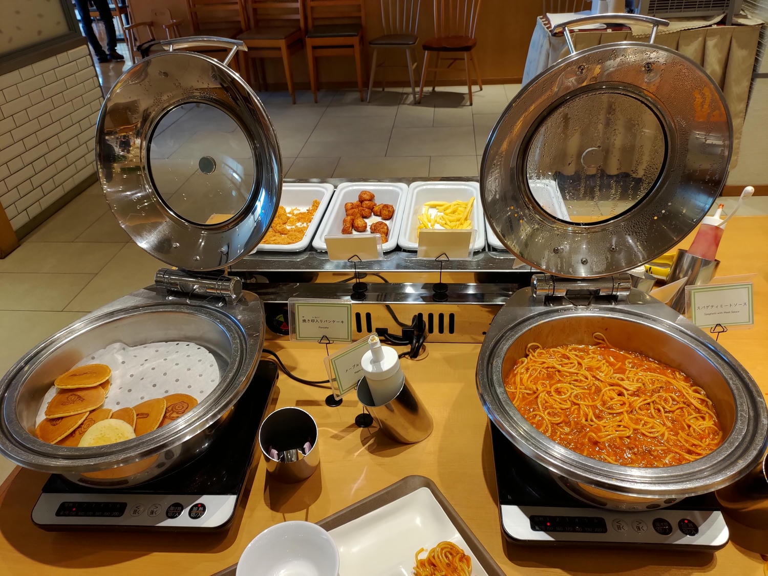 近畿三重旅遊┃親子最愛!!夢想的賽車牆面「主題鈴鹿賽車場飯店」直通賽車場樂園 天然溫泉自助早晚餐超豐富 免費停車