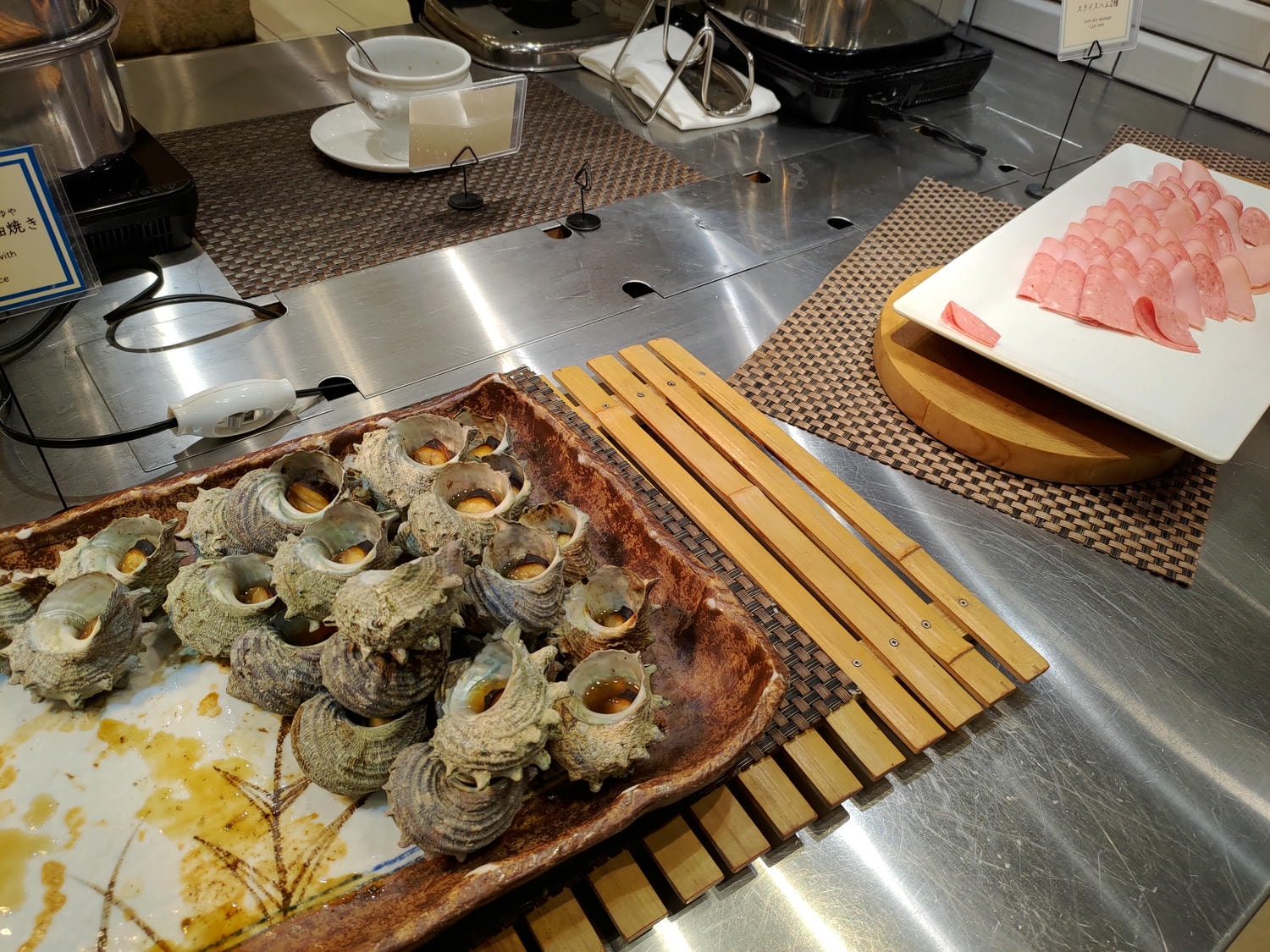 近畿三重旅遊┃親子最愛!!夢想的賽車牆面「主題鈴鹿賽車場飯店」直通賽車場樂園 天然溫泉自助早晚餐超豐富 免費停車