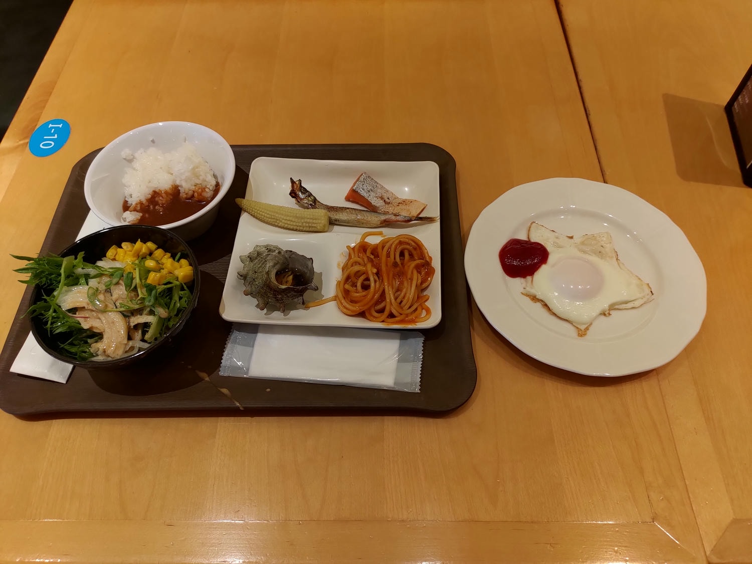 近畿三重旅遊┃親子最愛!!夢想的賽車牆面「主題鈴鹿賽車場飯店」直通賽車場樂園 天然溫泉自助早晚餐超豐富 免費停車