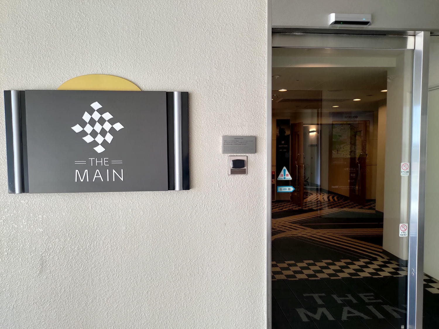 近畿三重旅遊┃親子最愛!!夢想的賽車牆面「主題鈴鹿賽車場飯店」直通賽車場樂園 天然溫泉自助早晚餐超豐富 免費停車