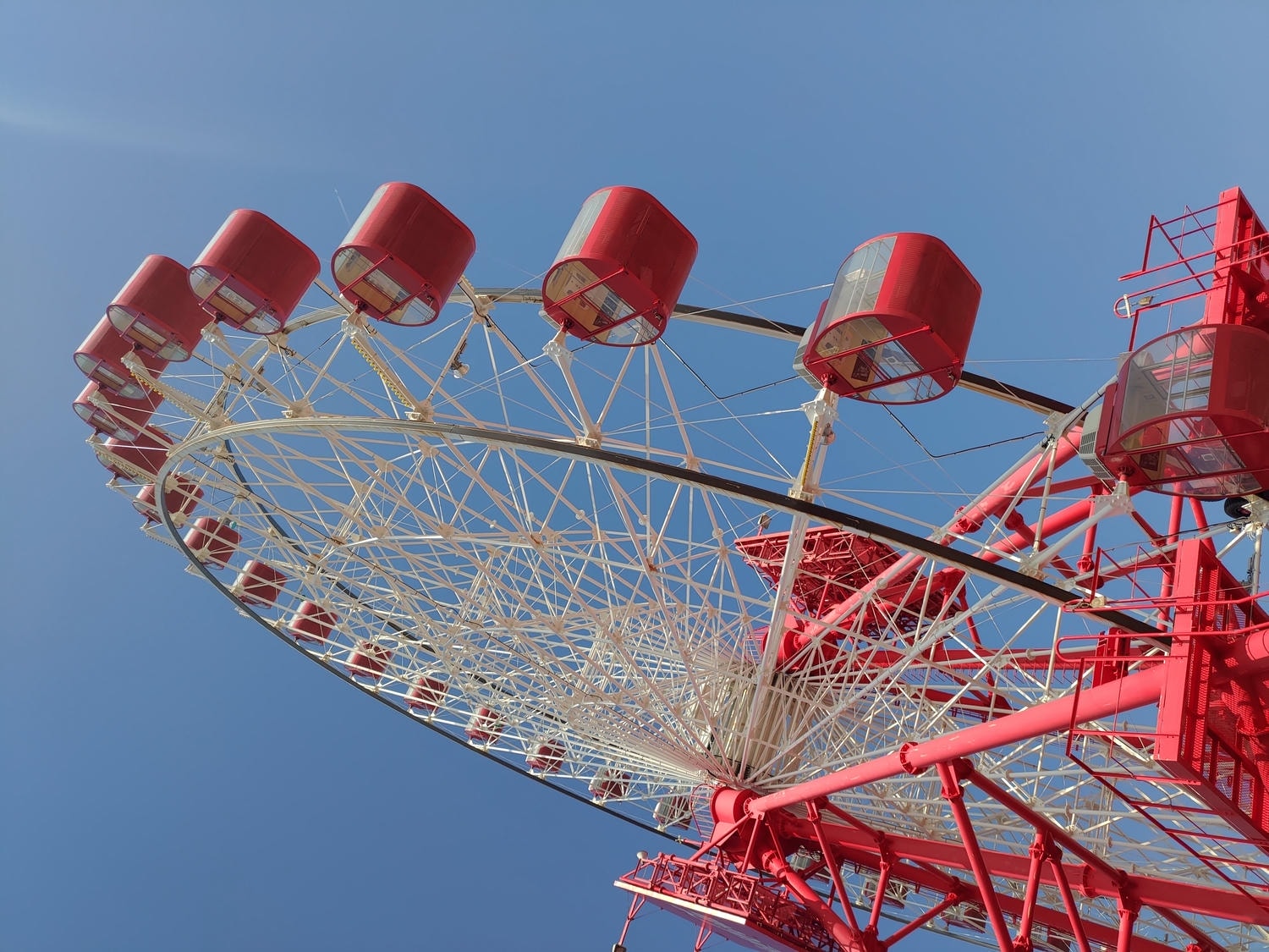 近畿三重┃「鈴鹿賽車場樂園」全介紹 大人小孩車車天堂一日護照 F1賽道賽車開起來 酷奇拉小鎮 VIP休息室 日本親子樂園