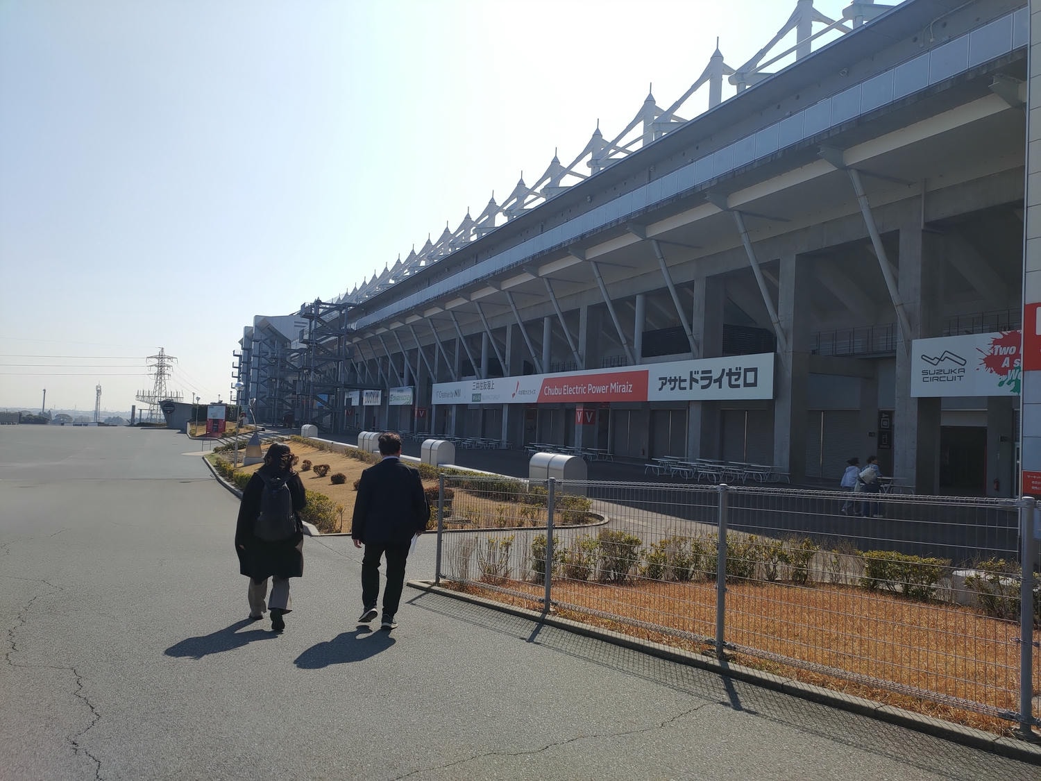 近畿三重┃「鈴鹿賽車場樂園」全介紹 大人小孩車車天堂一日護照 F1賽道賽車開起來 酷奇拉小鎮 VIP休息室 日本親子樂園