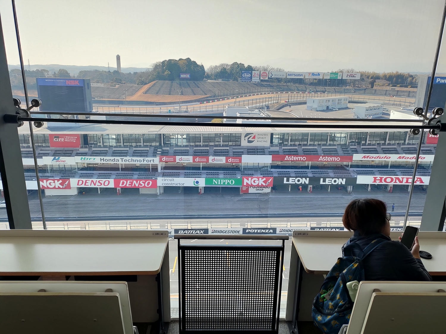 近畿三重┃「鈴鹿賽車場樂園」全介紹 大人小孩車車天堂一日護照 F1賽道賽車開起來 酷奇拉小鎮 VIP休息室 日本親子樂園