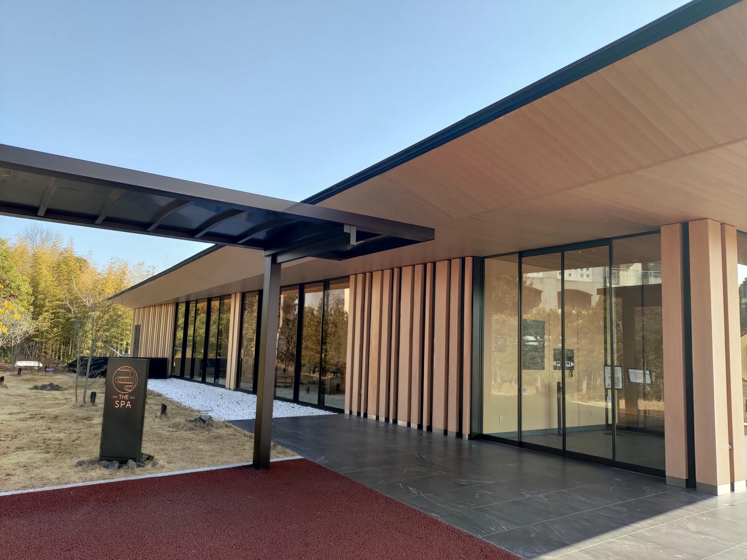 近畿三重旅遊┃親子最愛!!夢想的賽車牆面「主題鈴鹿賽車場飯店」直通賽車場樂園 天然溫泉自助早晚餐超豐富 免費停車