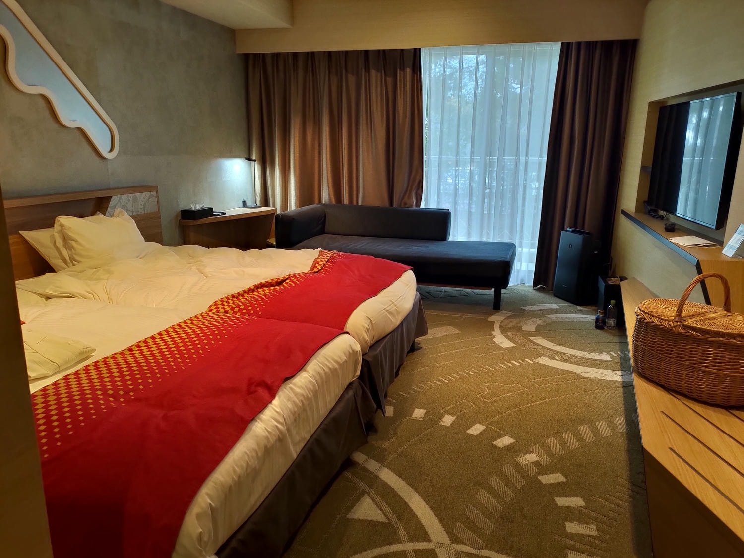 近畿三重旅遊┃親子最愛!!夢想的賽車牆面「主題鈴鹿賽車場飯店」直通賽車場樂園 天然溫泉自助早晚餐超豐富 免費停車