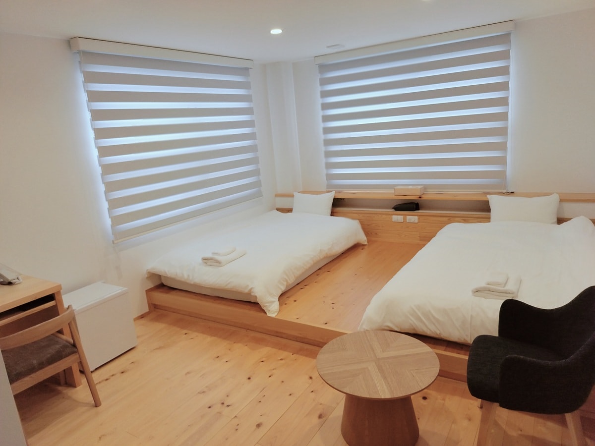 熊本天草住宿┃簡約檜木主題旅館ヒノキノホテル(𝐇𝐈𝐍𝐎𝐊𝐈𝐍𝐎 𝐇𝐎𝐓𝐄𝐋)可停車有早餐 天草自由行 天草自駕