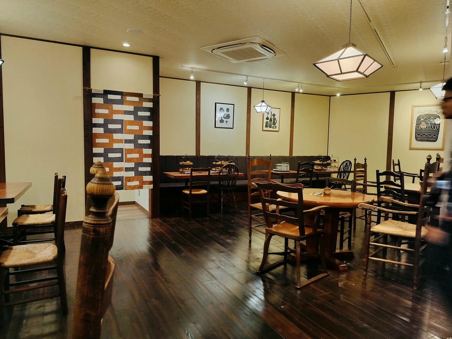 鳥取美食┃生活美學民藝「たくみ匠珈琲」午餐咖哩和牛漢堡排、下午茶蛋糕點心二層 視覺味覺享受 JR鳥取走6分 鳥取餐廳