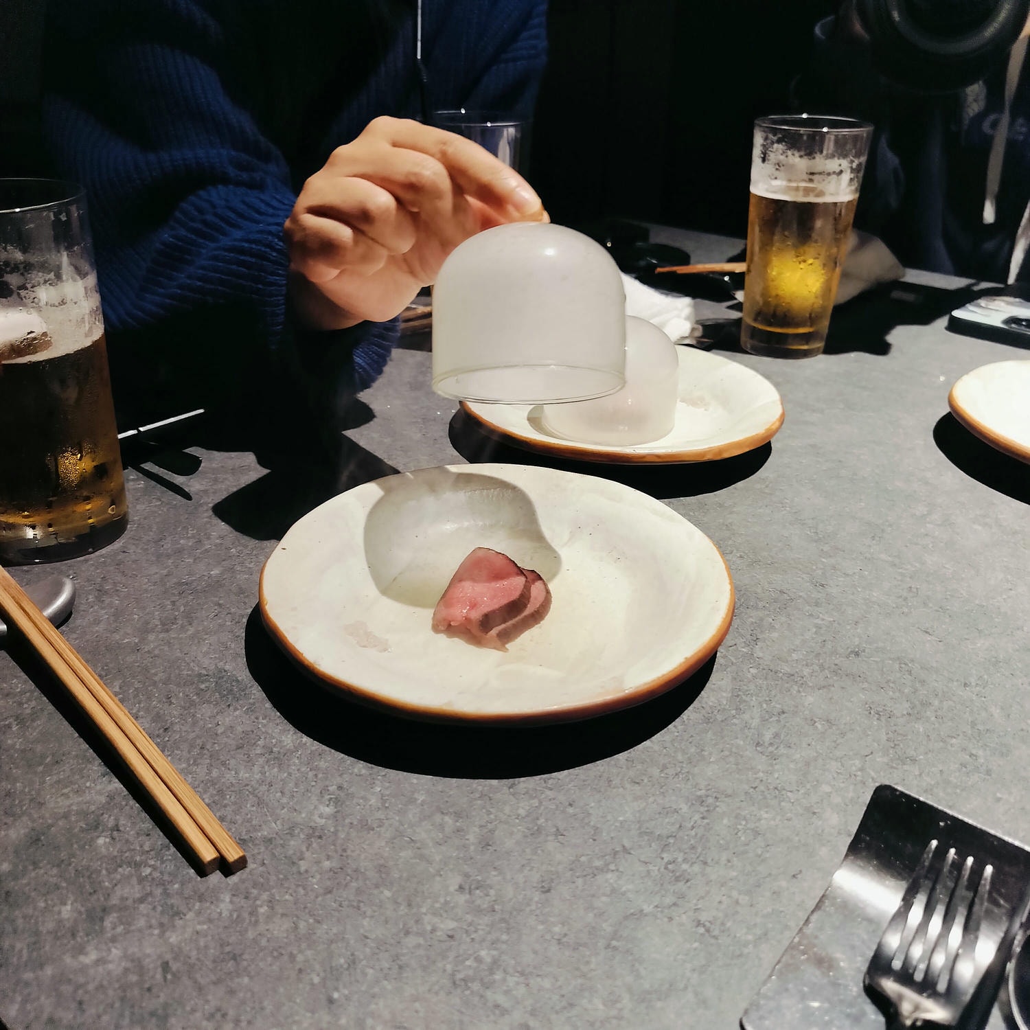 鳥取餐廳┃JR鳥取走3分 鳥取市「肉料理 Nick」和牛饗宴有包廂 金色牛雕像超吸睛 鳥取自由行 鳥取美食