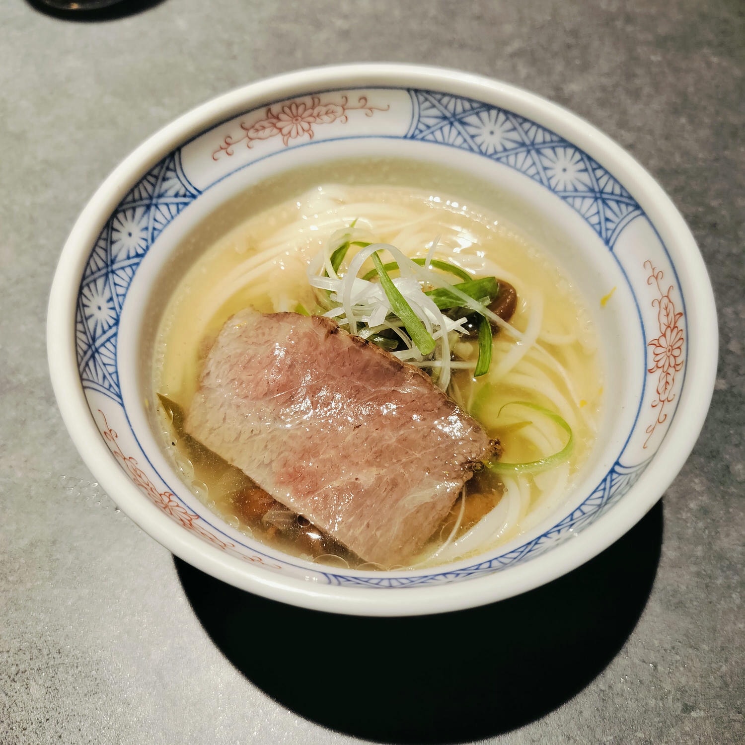 鳥取餐廳┃JR鳥取走3分 鳥取市「肉料理 Nick」和牛饗宴有包廂 金色牛雕像超吸睛 鳥取自由行 鳥取美食