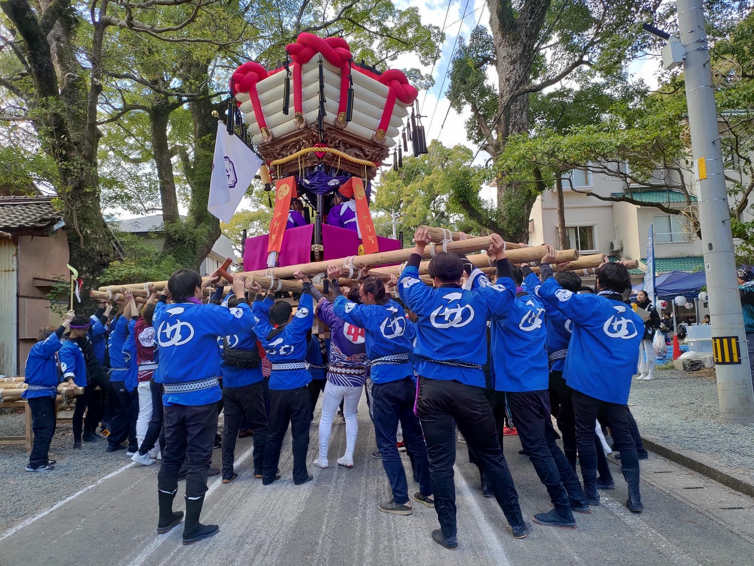 四國祭典┃與張泰山一家參加德島縣日和佐八幡神社祭典!扛驕刻竹燈打太鼓看撞驕 遊山箱晚餐賞花火