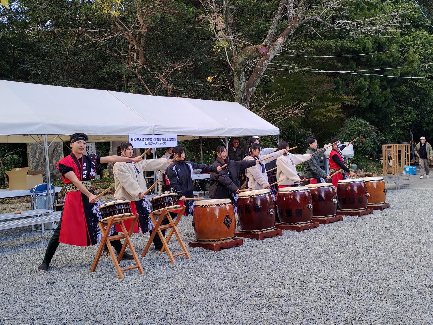 四國祭典┃與張泰山一家參加德島縣日和佐八幡神社祭典!扛驕刻竹燈打太鼓看撞驕 遊山箱晚餐賞花火