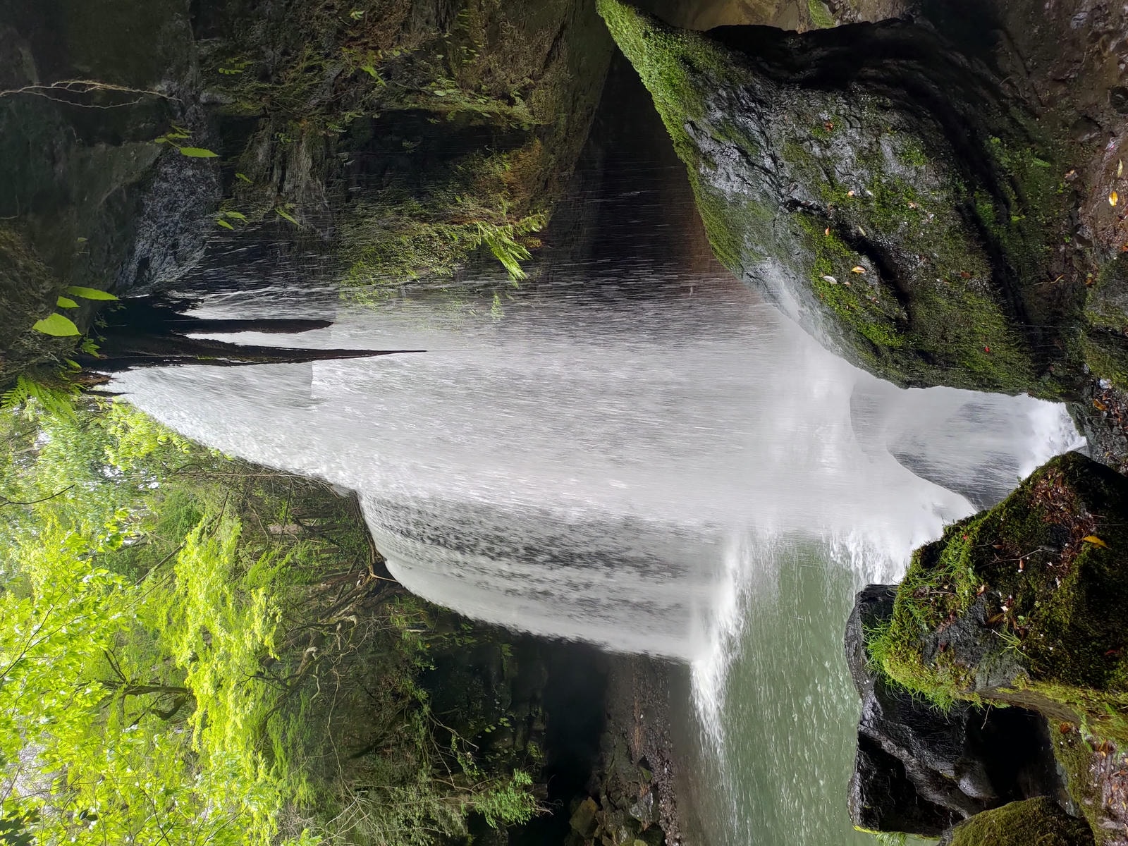 熊本景點┃熊本必訪!水面簾幕猛烈湍急「鍋瀑布」阿蘇小國町大自然藝術品阿蘇自由行 熊本自駕 - 第10張圖 熊本景點┃熊本必訪!水面簾幕猛烈湍急「鍋瀑布」阿蘇小國町大自然藝術品阿蘇自由行 熊本自駕