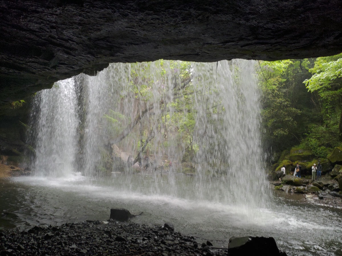 熊本景點┃熊本必訪!水面簾幕猛烈湍急「鍋瀑布」阿蘇小國町大自然藝術品阿蘇自由行 熊本自駕 - 第17張圖 熊本景點┃熊本必訪!水面簾幕猛烈湍急「鍋瀑布」阿蘇小國町大自然藝術品阿蘇自由行 熊本自駕