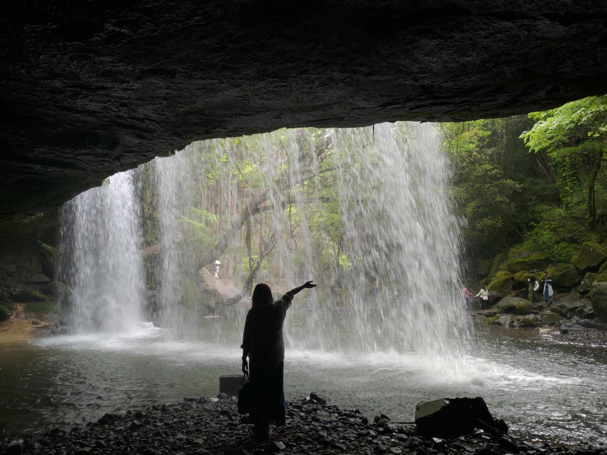 熊本景點┃熊本必訪!水面簾幕猛烈湍急「鍋瀑布」阿蘇小國町大自然藝術品阿蘇自由行 熊本自駕 - 第15張圖 熊本景點┃熊本必訪!水面簾幕猛烈湍急「鍋瀑布」阿蘇小國町大自然藝術品阿蘇自由行 熊本自駕