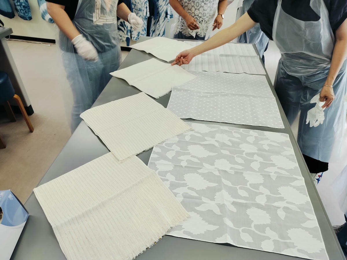 德島景點┃日本藍染產地!「技之館」容百人 藍染體驗JR德島30分車程 阿波藍Japan Blue多款尺寸獨一無二的藍