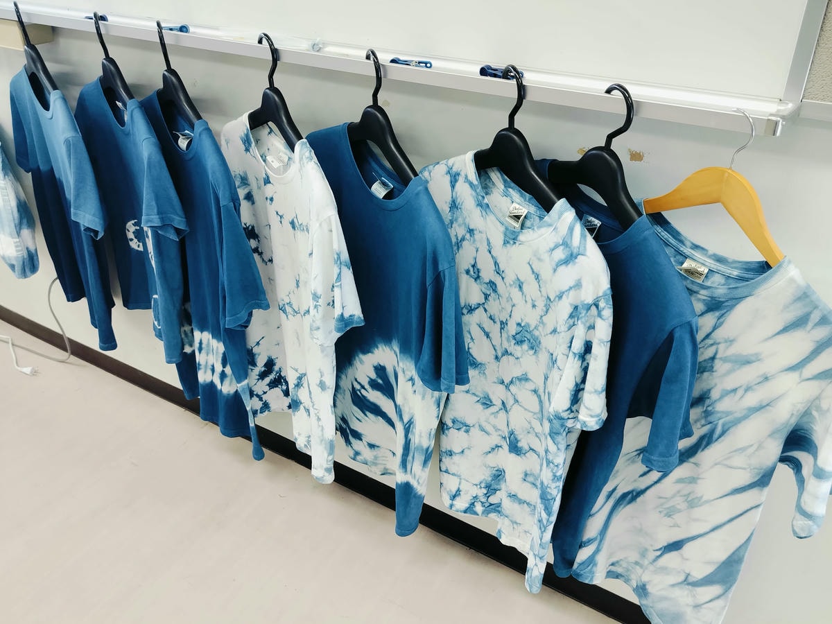 德島景點┃日本藍染產地!「技之館」容百人 藍染體驗JR德島30分車程 阿波藍Japan Blue多款尺寸獨一無二的藍