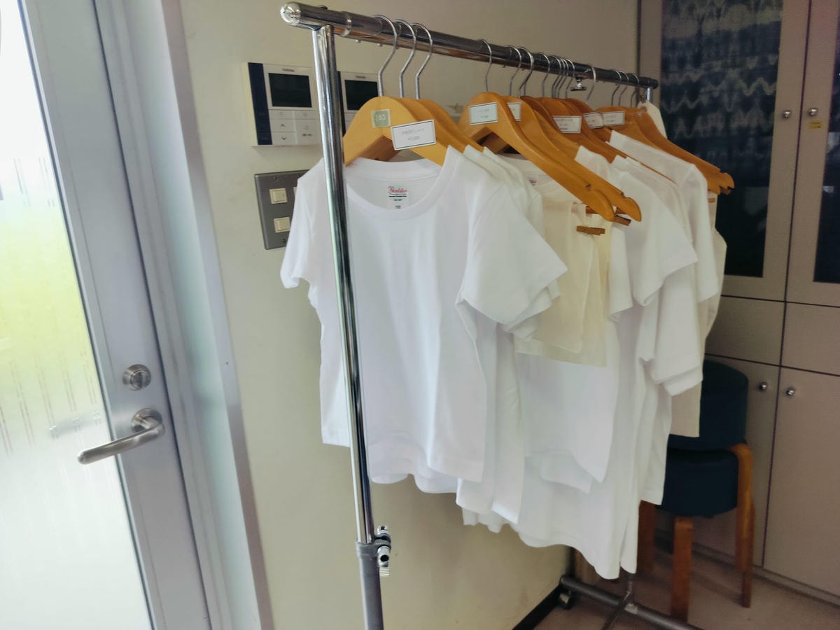 德島景點┃日本藍染產地!「技之館」容百人 藍染體驗JR德島30分車程 阿波藍Japan Blue多款尺寸獨一無二的藍