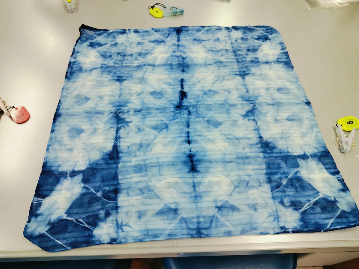 德島景點┃日本藍染產地!「技之館」容百人 藍染體驗JR德島30分車程 阿波藍Japan Blue多款尺寸獨一無二的藍