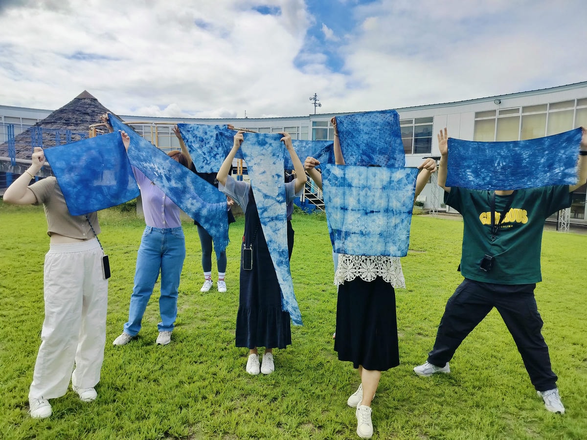 德島景點┃日本藍染產地!「技之館」容百人 藍染體驗JR德島30分車程 阿波藍Japan Blue多款尺寸獨一無二的藍