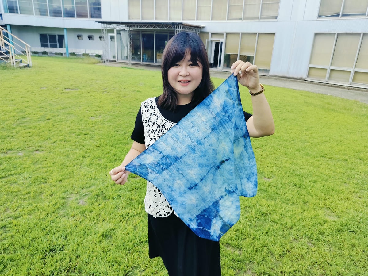 德島景點┃日本藍染產地!「技之館」容百人 藍染體驗JR德島30分車程 阿波藍Japan Blue多款尺寸獨一無二的藍