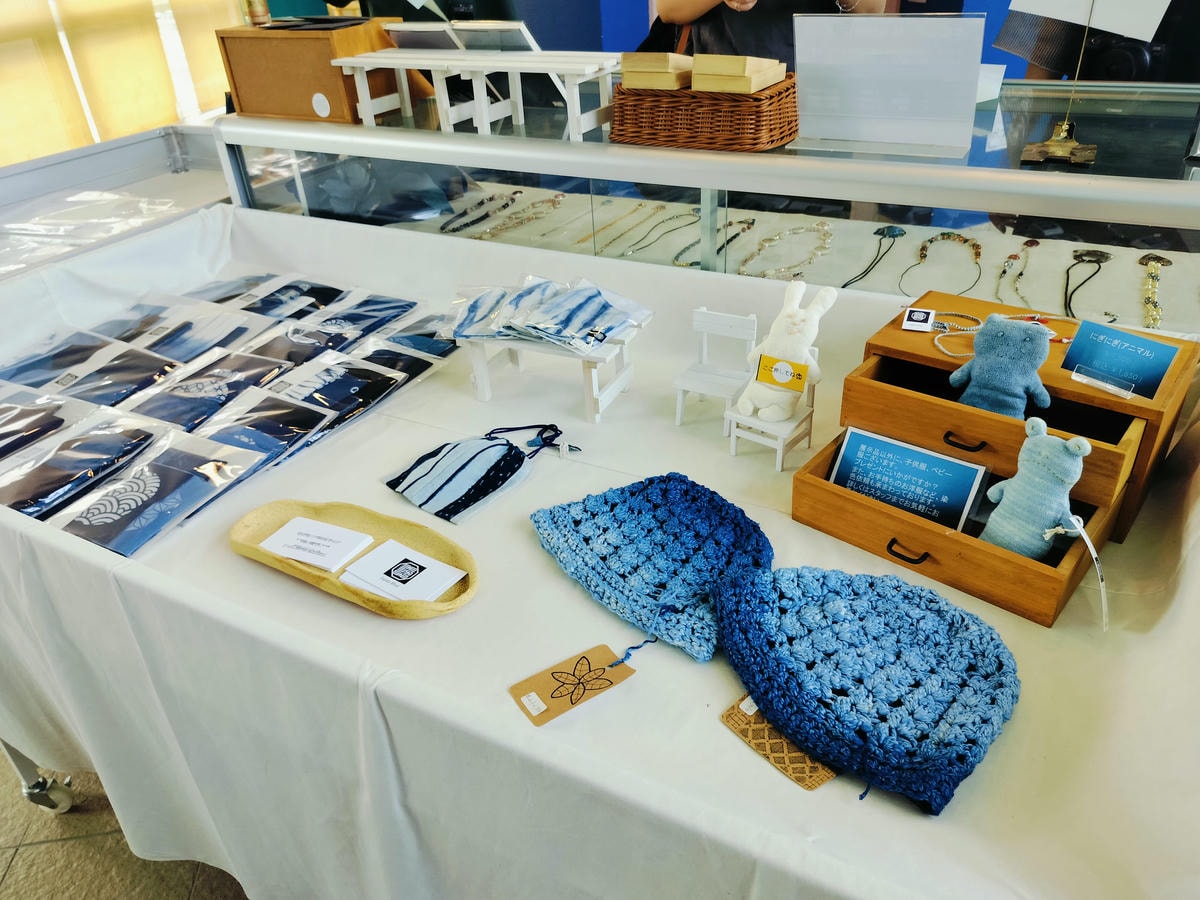 德島景點┃日本藍染產地!「技之館」容百人 藍染體驗JR德島30分車程 阿波藍Japan Blue多款尺寸獨一無二的藍