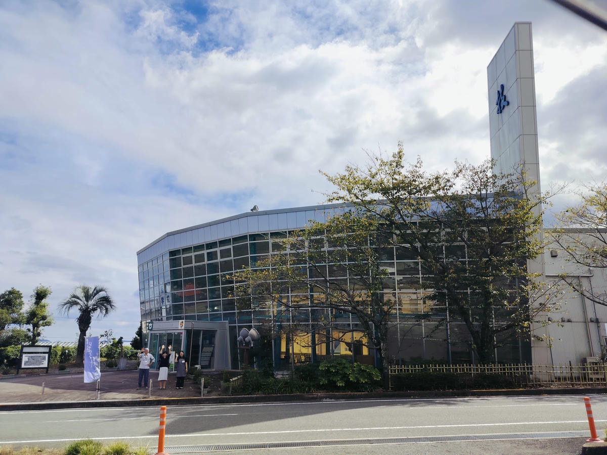 德島景點┃日本藍染產地!「技之館」容百人 藍染體驗JR德島30分車程 阿波藍Japan Blue多款尺寸獨一無二的藍