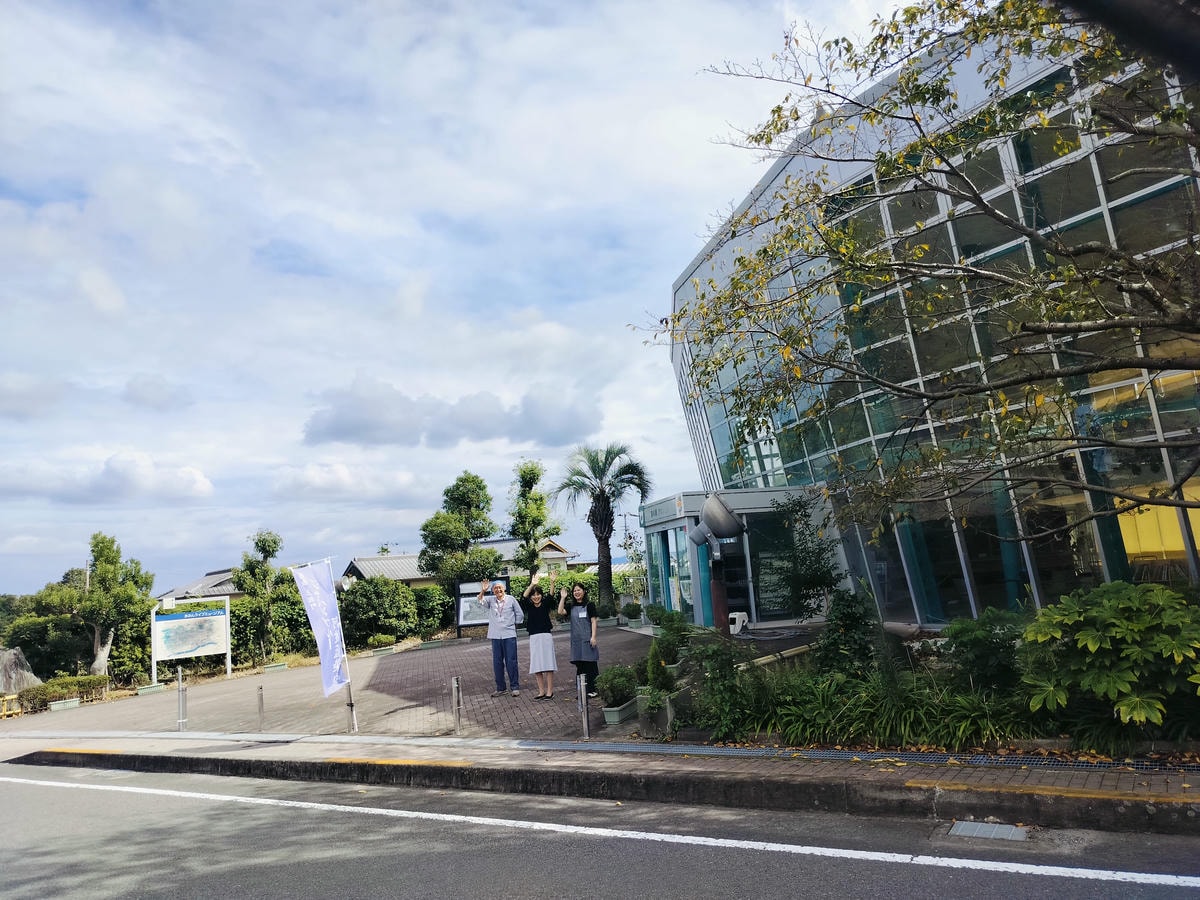 德島景點┃日本藍染產地!「技之館」容百人 藍染體驗JR德島30分車程 阿波藍Japan Blue多款尺寸獨一無二的藍