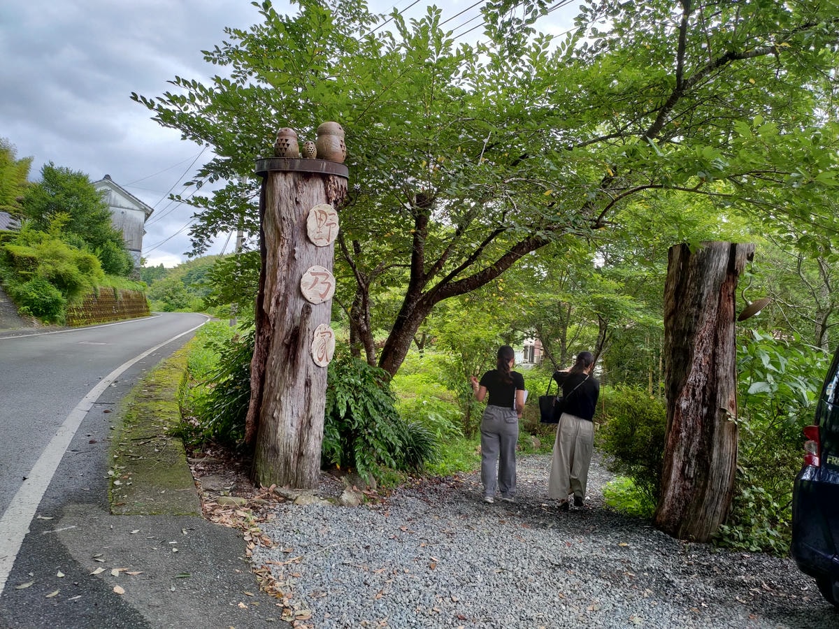 熊本餐廳甲佐┃炭香四溢古民家「野乃家」炭烤地雞×爆彈飯糰 藏身山林間!當地小聚都來這 熊本自駕