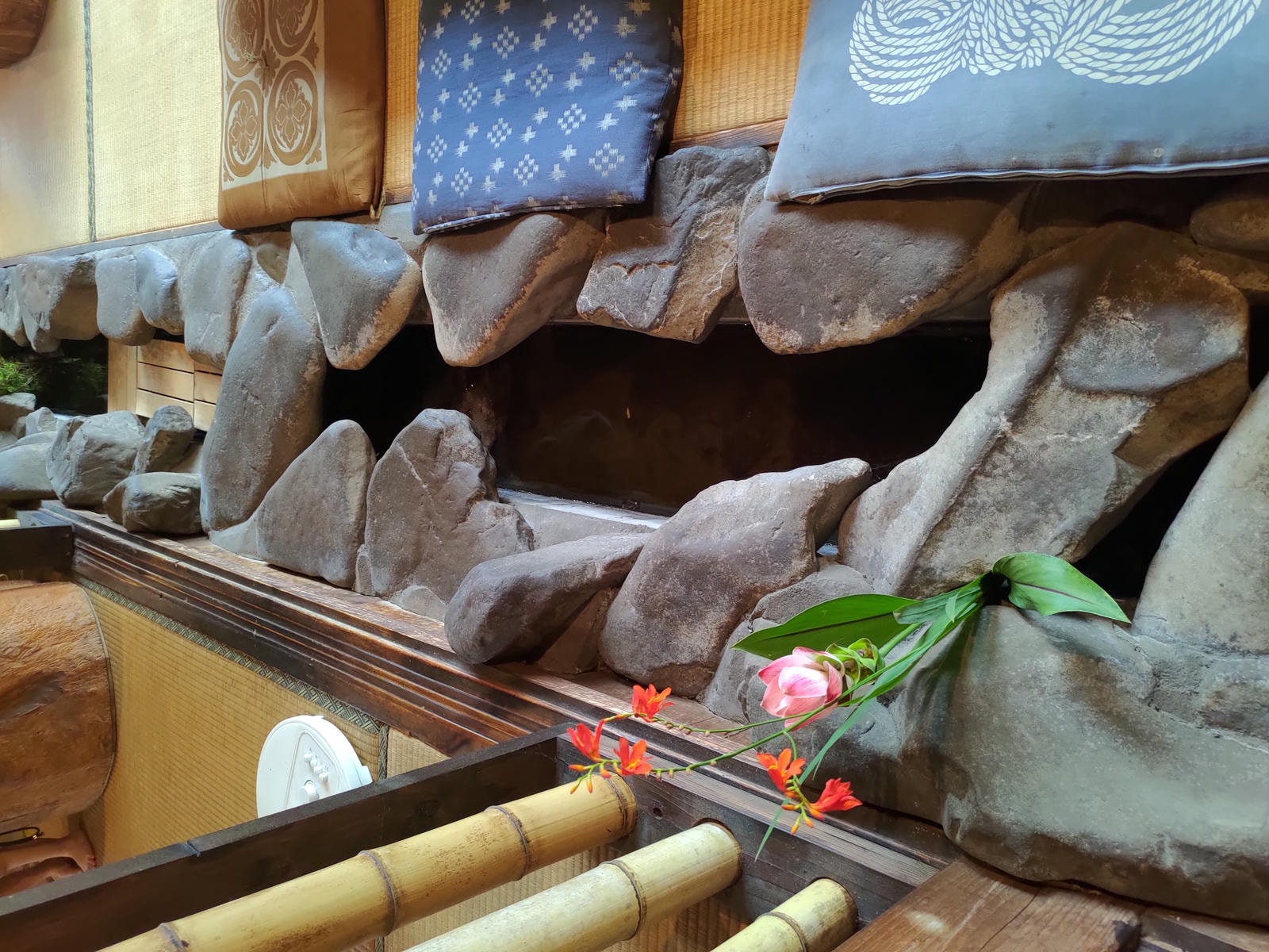 熊本餐廳甲佐┃炭香四溢古民家「野乃家」炭烤地雞×爆彈飯糰 藏身山林間!當地小聚都來這 熊本自駕