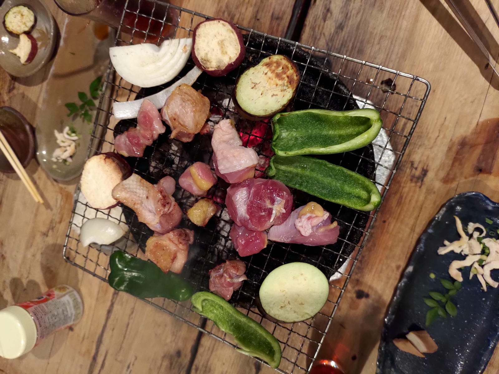 熊本餐廳甲佐┃炭香四溢古民家「野乃家」炭烤地雞×爆彈飯糰 藏身山林間!當地小聚都來這 熊本自駕