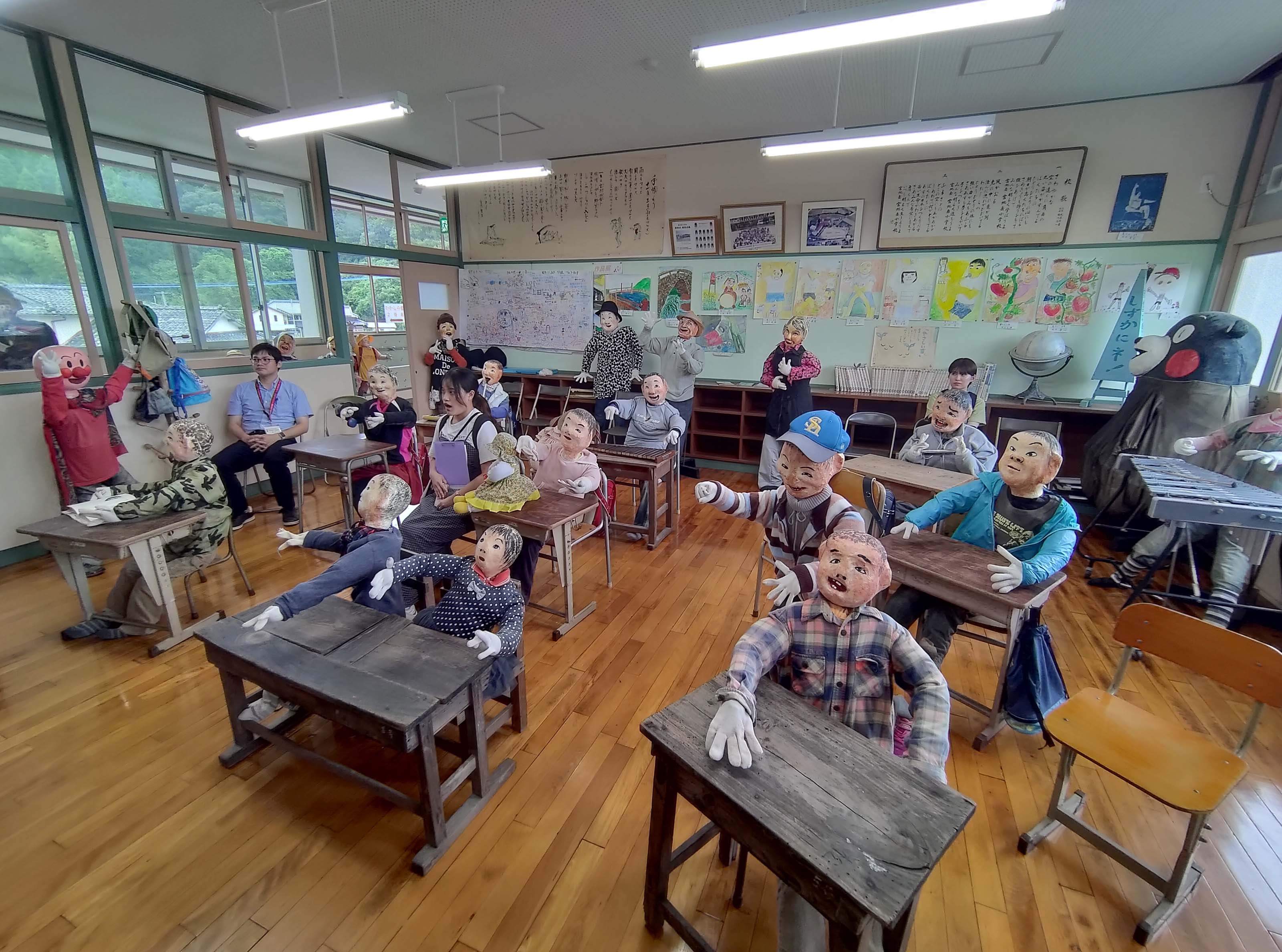 熊本天草┃小學校重生!600快樂村民都是假人「道之驛宮地岳稻草人村」特色景點 吃飯伴手禮蕎麥麵體驗 夏天挑戰測膽鬼屋天草自駕