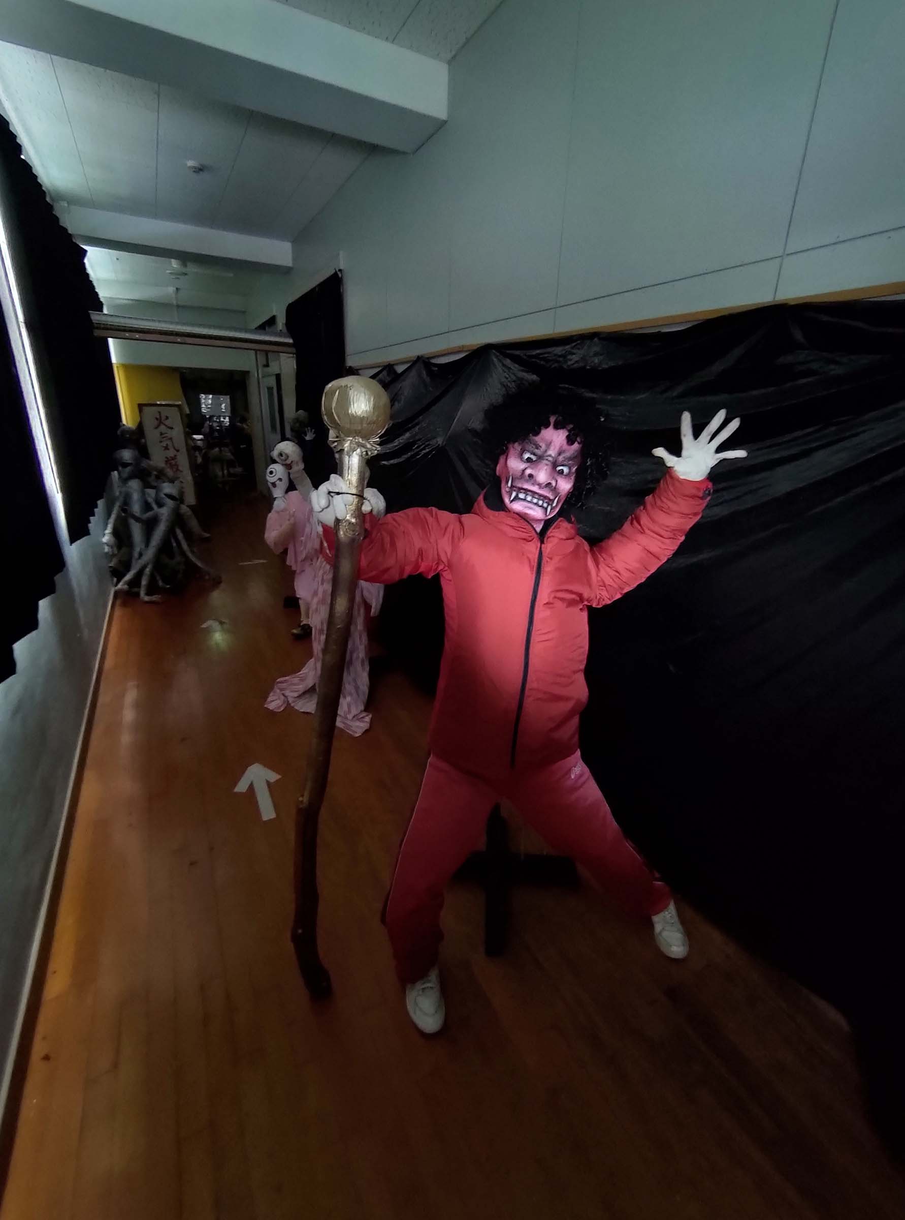 熊本天草┃小學校重生!600快樂村民都是假人「道之驛宮地岳稻草人村」特色景點 吃飯伴手禮蕎麥麵體驗 夏天挑戰測膽鬼屋天草自駕