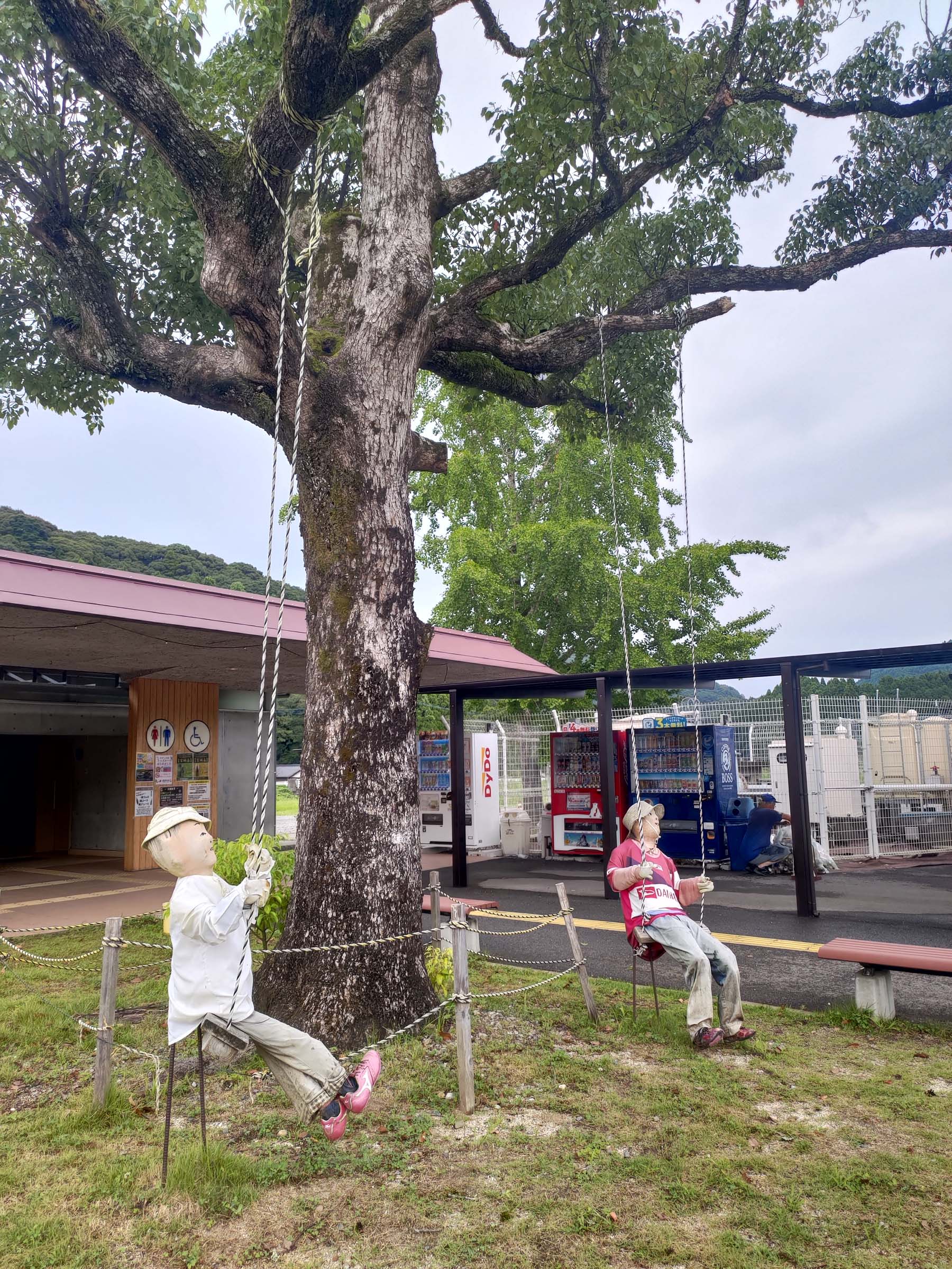 熊本天草┃小學校重生!600快樂村民都是假人「道之驛宮地岳稻草人村」特色景點 吃飯伴手禮蕎麥麵體驗 夏天挑戰測膽鬼屋天草自駕