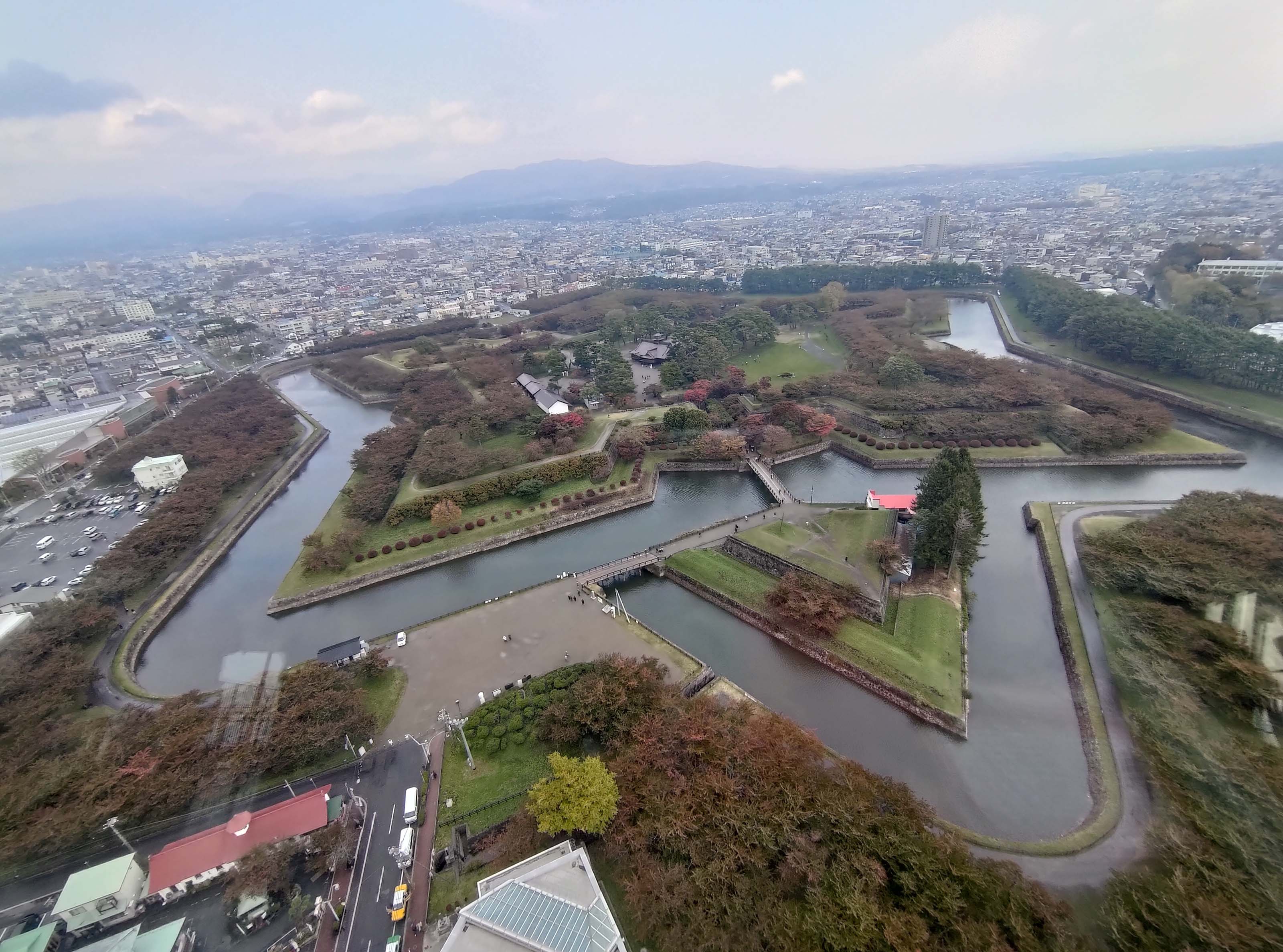直飛函館自由行(美食上篇)┃JR函館站徒步吃飯 函館朝市吃海鮮 烏賊清居酒屋 排隊函館鹽味拉麵 鹿羊烤肉 北海道自由行
