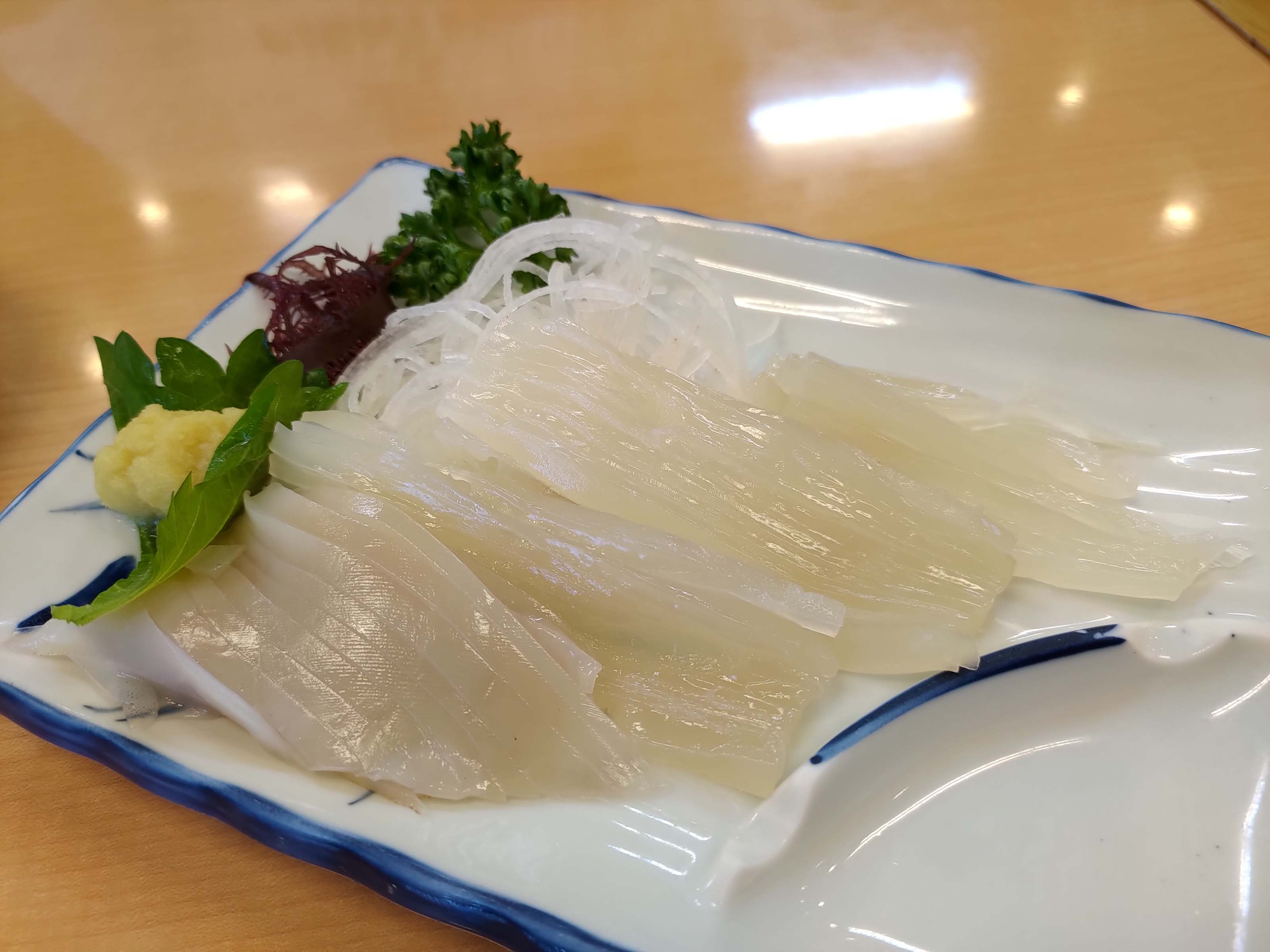 直飛函館自由行(美食上篇)┃JR函館站徒步吃飯 函館朝市吃海鮮 烏賊清居酒屋 排隊函館鹽味拉麵 鹿羊烤肉 北海道自由行