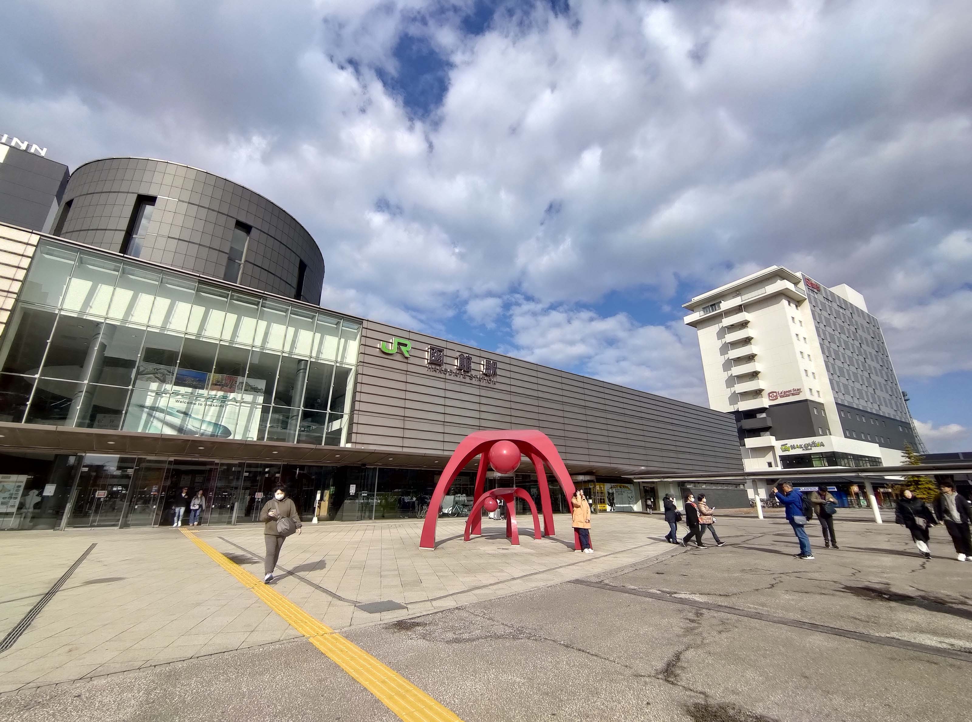 直飛函館自由行(美食上篇)┃JR函館站徒步吃飯 函館朝市吃海鮮 烏賊清居酒屋 排隊函館鹽味拉麵 鹿羊烤肉 北海道自由行