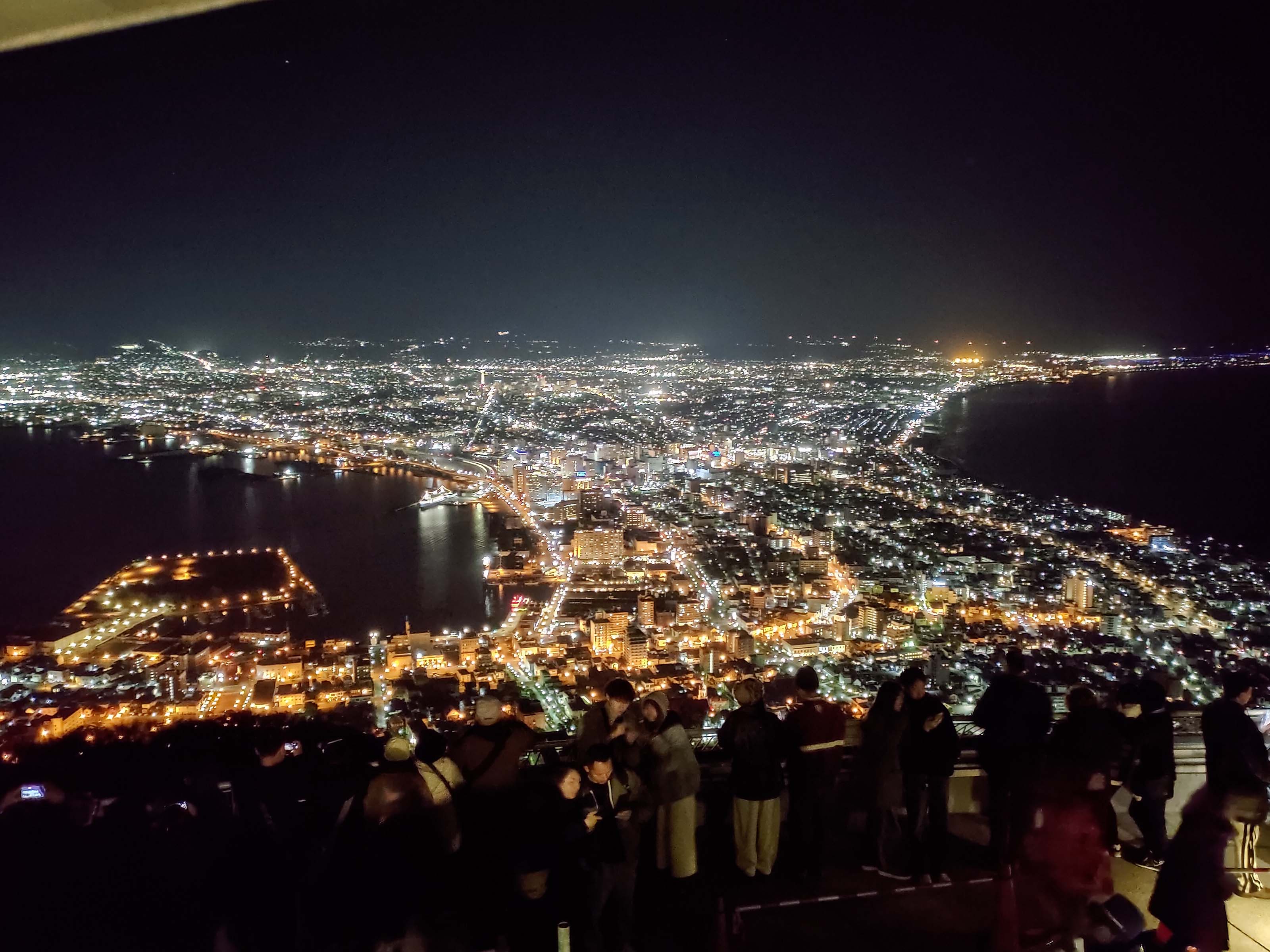 直飛函館自由行(美食上篇)┃JR函館站徒步吃飯 函館朝市吃海鮮 烏賊清居酒屋 排隊函館鹽味拉麵 鹿羊烤肉 北海道自由行