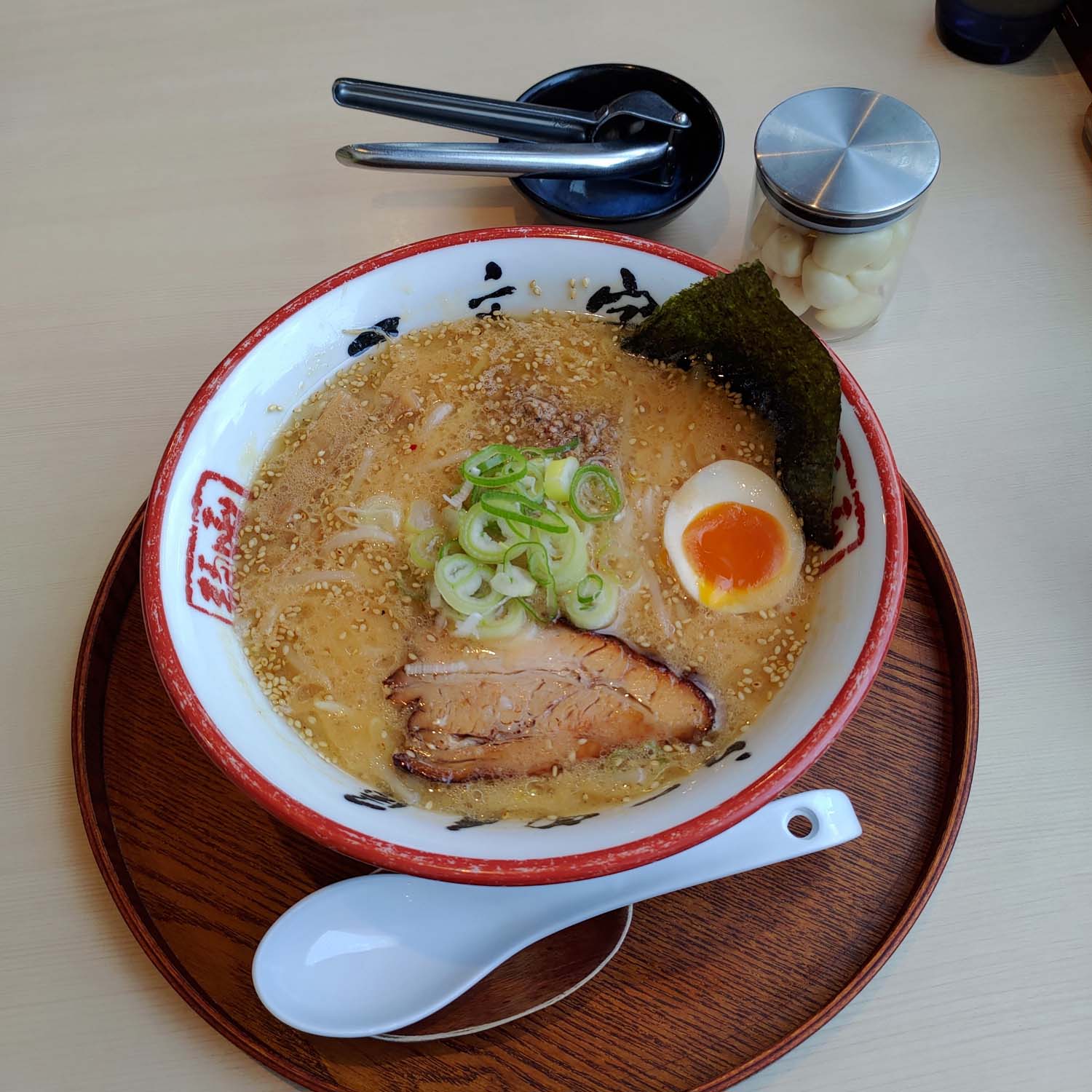 直飛函館自由行(美食下篇)┃一文字拉麵必吃 經典美鈴咖啡 鹿部間歇泉蒸料理天然噴泉 久保田牧場冰淇淋 北海道自駕 函館美食