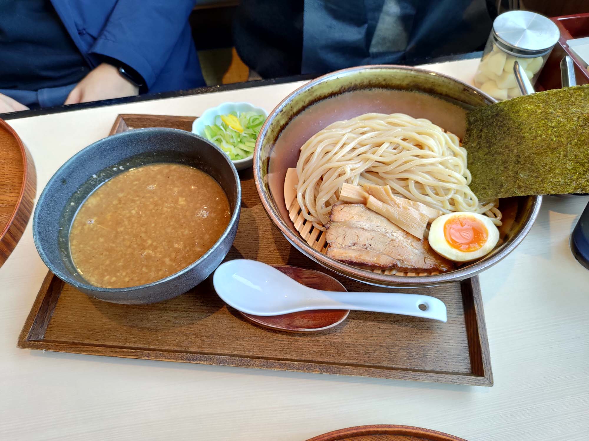 直飛函館自由行(美食下篇)┃一文字拉麵必吃 經典美鈴咖啡 鹿部間歇泉蒸料理天然噴泉 久保田牧場冰淇淋 北海道自駕 函館美食