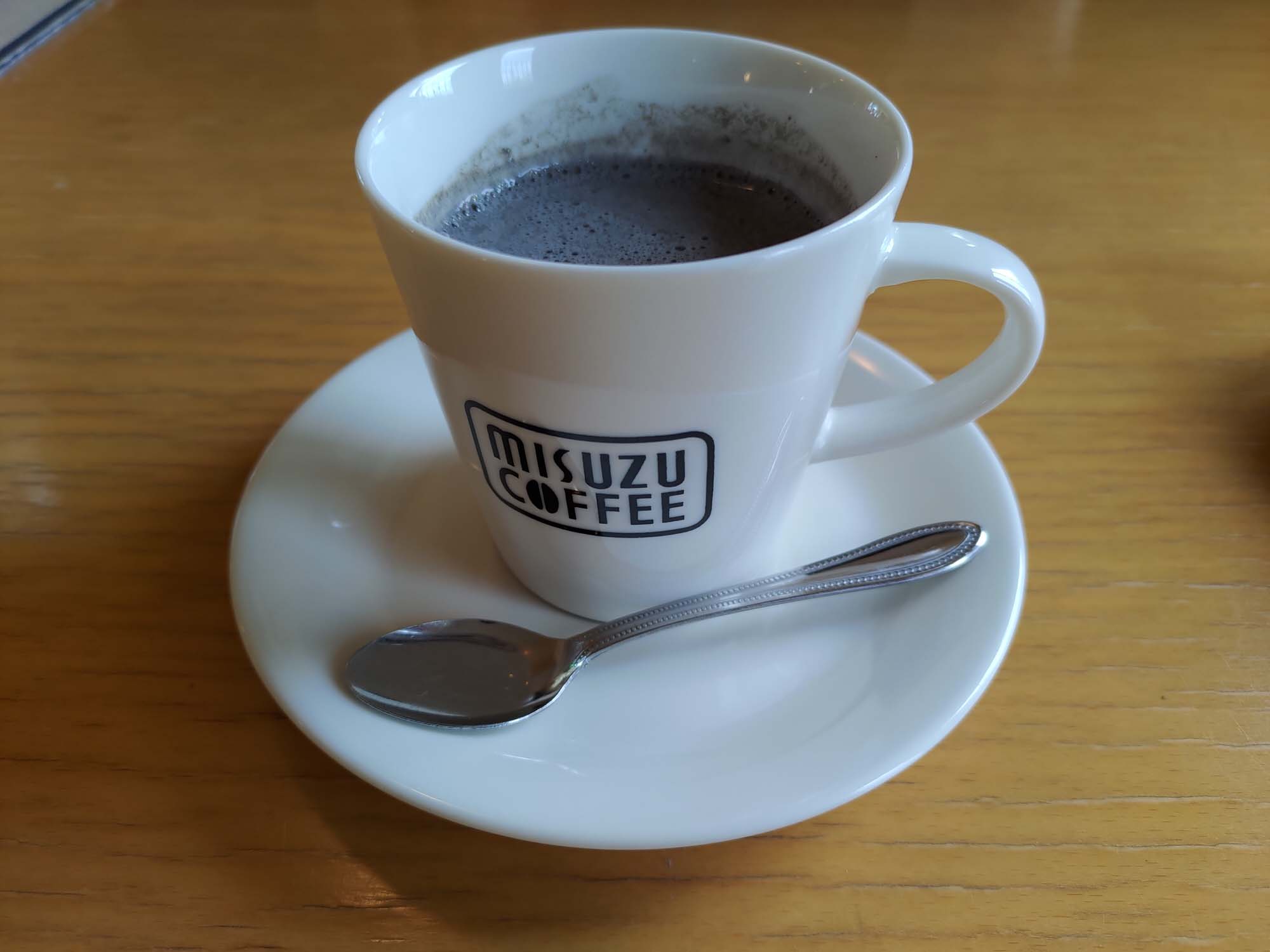 直飛函館自由行(美食下篇)┃一文字拉麵必吃 經典美鈴咖啡 鹿部間歇泉蒸料理天然噴泉 久保田牧場冰淇淋 北海道自駕 函館美食