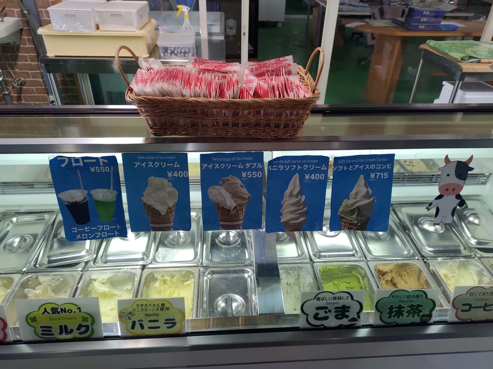 直飛函館自由行(美食下篇)┃一文字拉麵必吃 經典美鈴咖啡 鹿部間歇泉蒸料理天然噴泉 久保田牧場冰淇淋 北海道自駕 函館美食