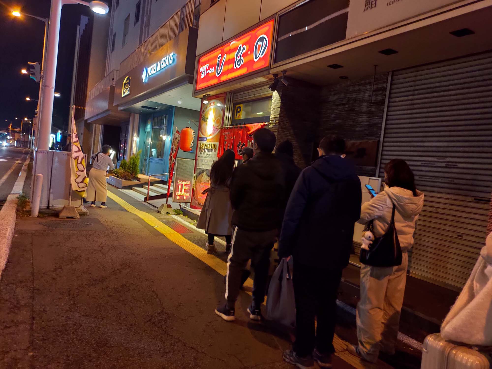 直飛函館自由行(美食上篇)┃JR函館站徒步吃飯 函館朝市吃海鮮 烏賊清居酒屋 排隊函館鹽味拉麵 鹿羊烤肉 北海道自由行