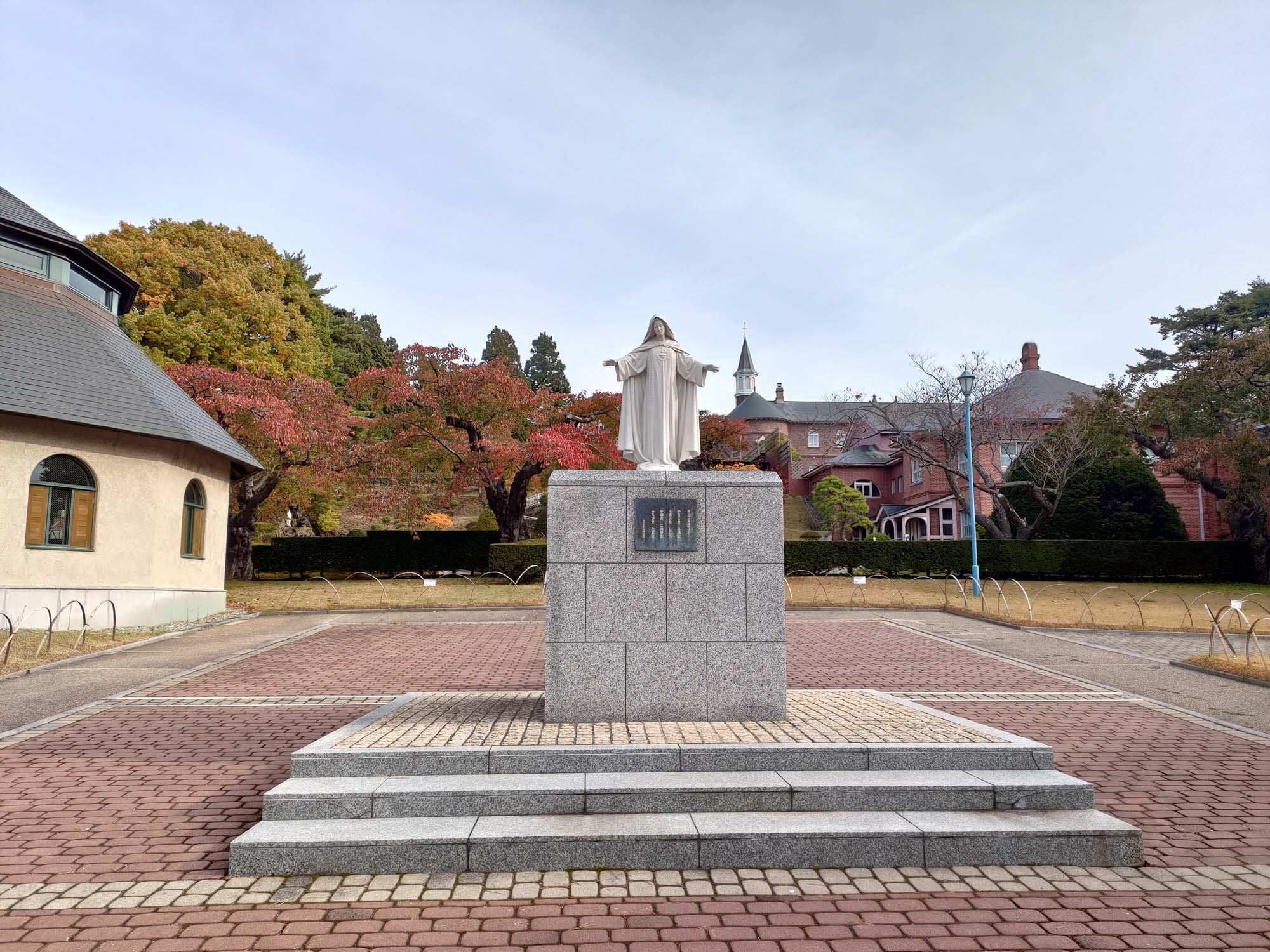 函館景點下篇|秋楓郊外大沼公園遊覽船 鹿部間歇泉道之站噴泉 五稜乃藏酒造 湯倉神社 見晴公園 女子修道院 再訪函館 函館自由行 - 第42張圖 函館景點下篇|秋楓郊外大沼公園遊覽船 鹿部間歇泉道之站噴泉 五稜乃藏酒造 湯倉神社 見晴公園 女子修道院 再訪函館 函館自由行