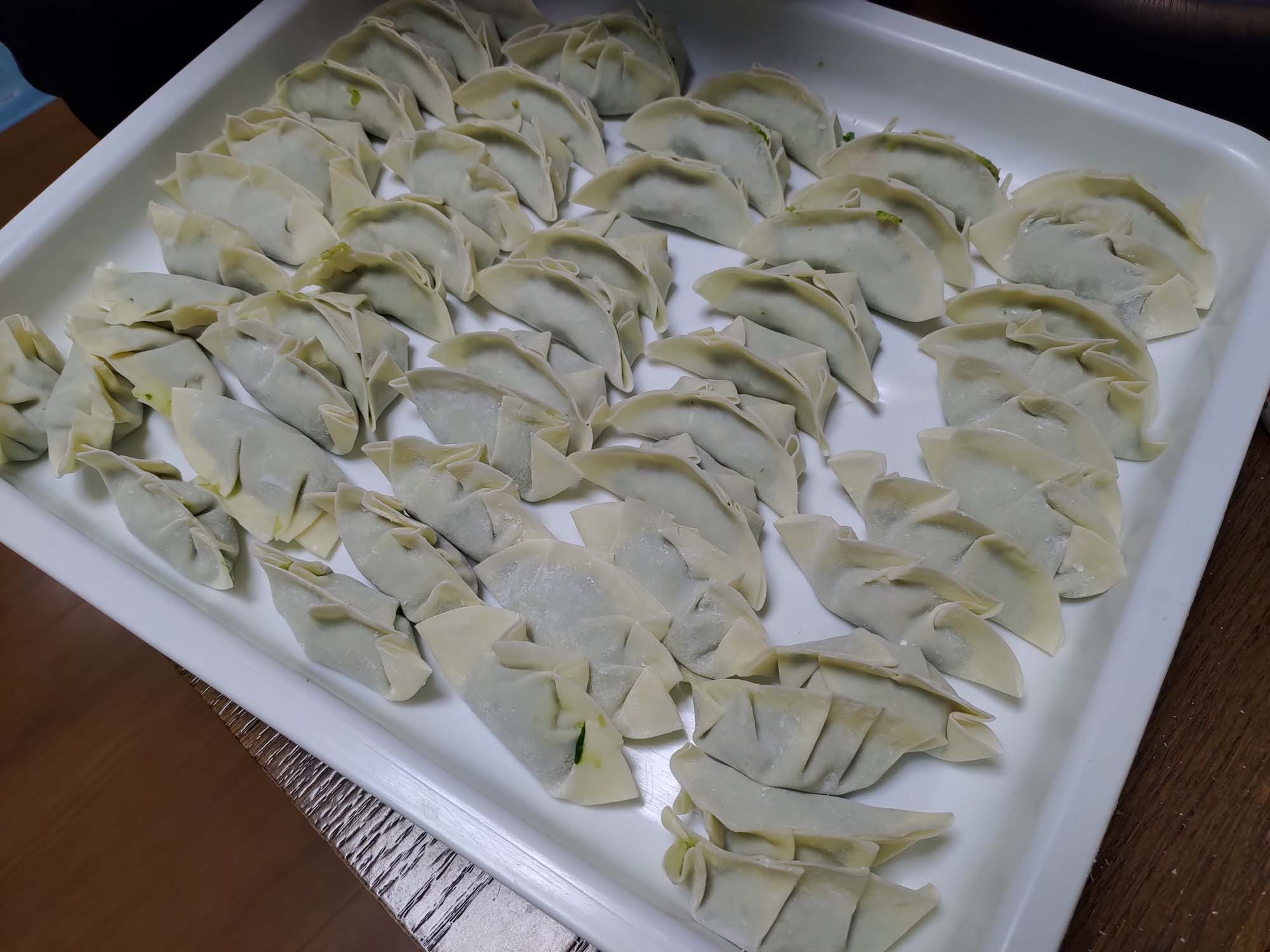 德島美馬農泊｜農家民宿中島 山上秋楓一泊二食 跟著奶奶種花拔菜包水餃 免費接送與預約方法 看板狗狗迎接 四國民宿 德島住宿