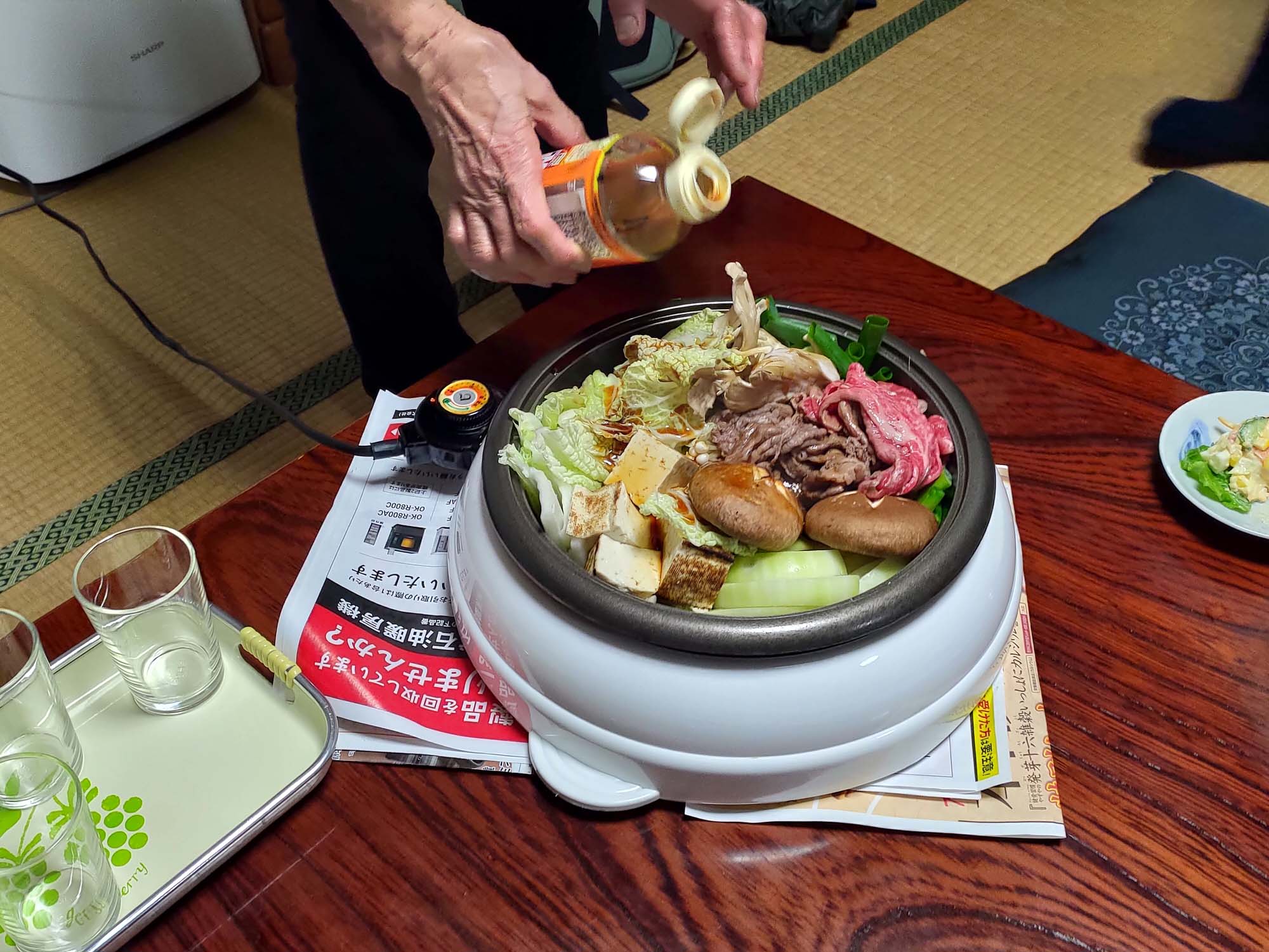 德島美馬農泊｜農家民宿中島 山上秋楓一泊二食 跟著奶奶種花拔菜包水餃 免費接送與預約方法 看板狗狗迎接 四國民宿 德島住宿